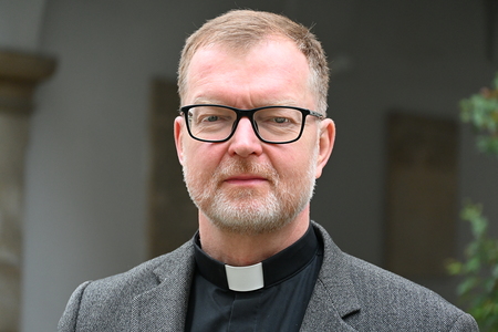Pater Hans Zollner